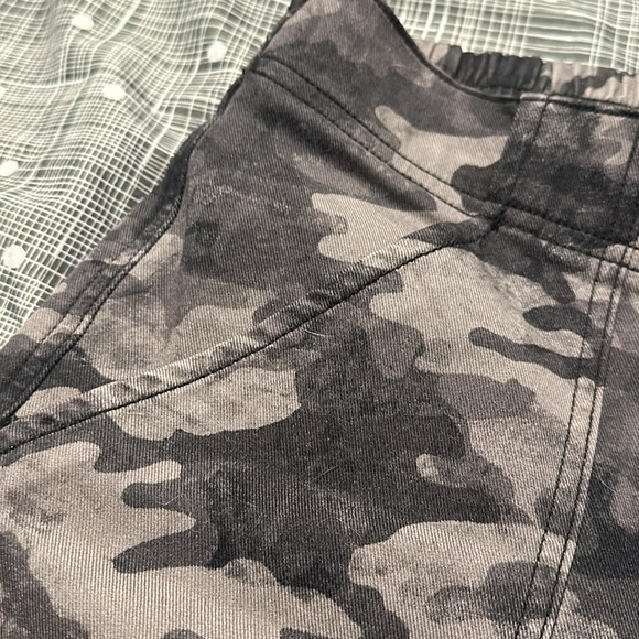 Spanx camo pants size M - Picture 5 of 13
